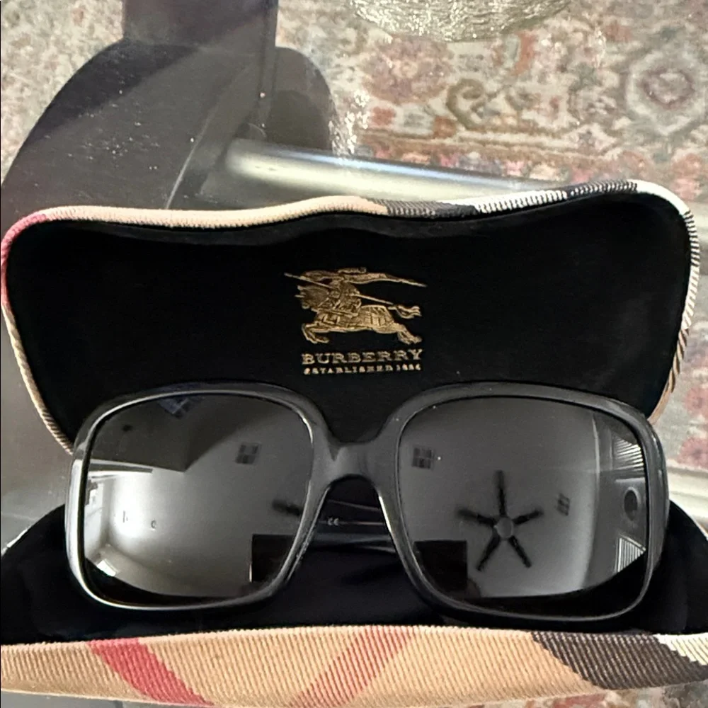 Burberry Black Designer Sunglasses - Picture 1 of 5
